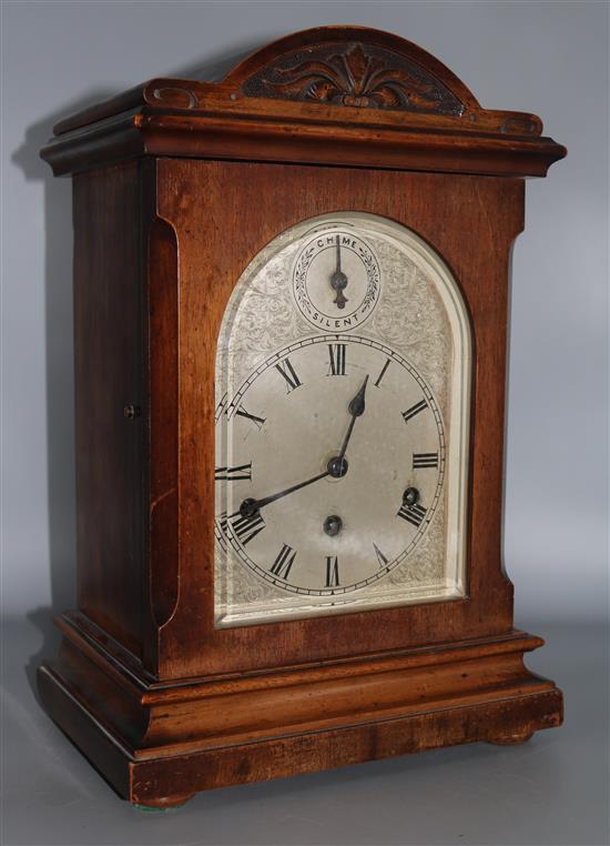 A mahogany chime mantel clock, H.42cm